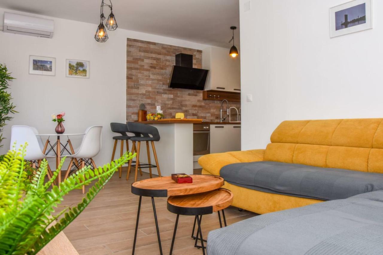 Apartments Milena 8 Mandre Exterior photo